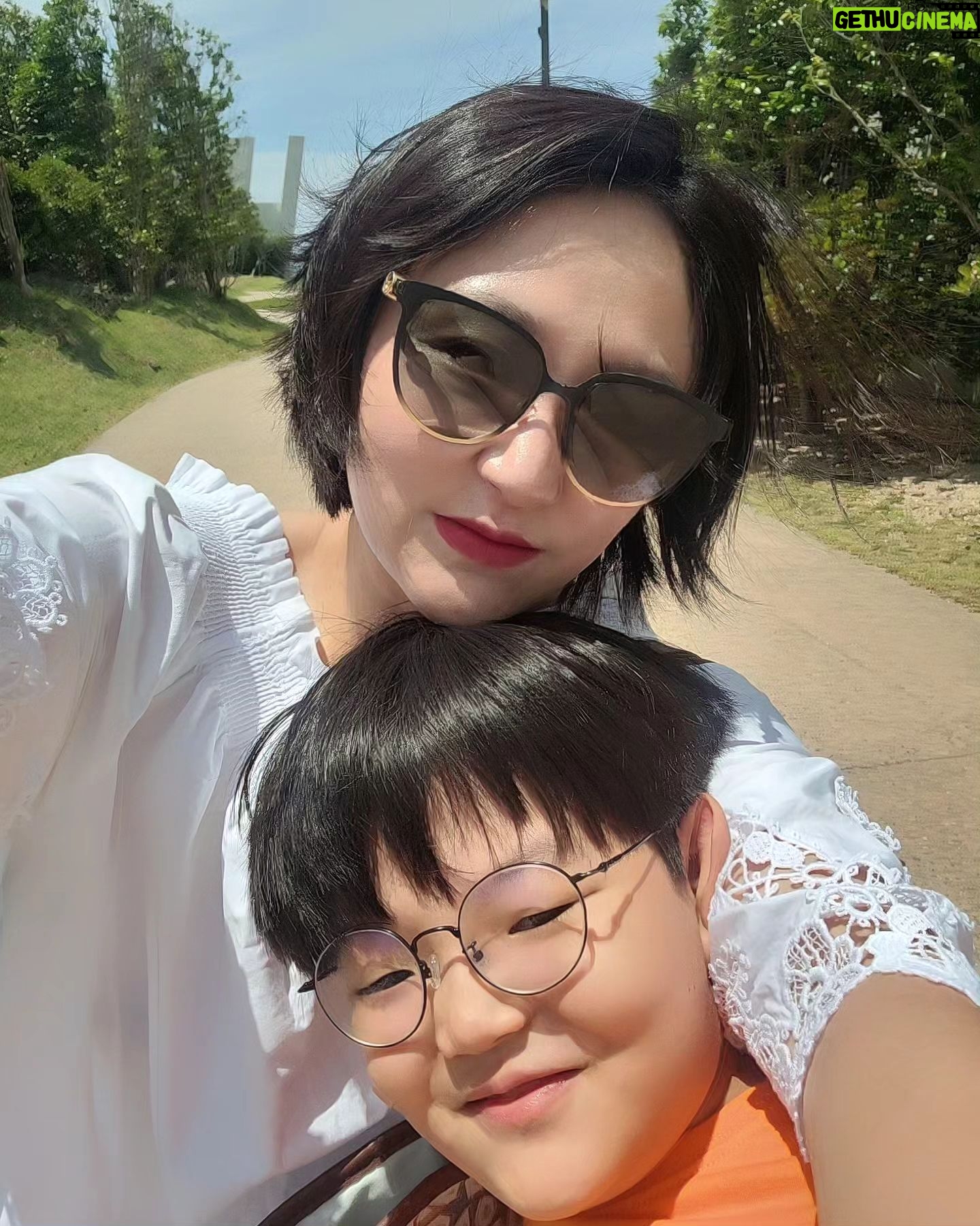 Kim Hyun-sook - 651 Likes - #날씨가#느므좋구나#너와함께라서#더좋구나