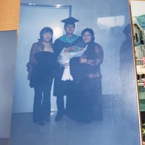 Kim Hyun-sook Instagram - #오빠의대졸업사진
이  시절엔 집에 제대로된 카메라가 없어서 일회용 사진기 당일에사 가서 찍은 사진.그래도 지금 보니 운치있네
#우리엄마젊고이쁘네ㅠ#지금도이쁜데 저땐 더 이쁘네#건강하시기만을...