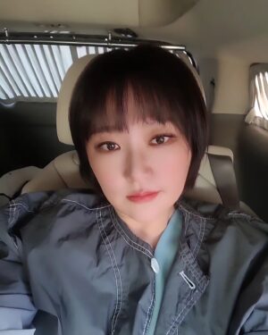Kim Hyun-sook Instagram - #간만에#풀메이크업#이제나이가드니#민낮과차이가ㅠ#날씨좋으다#여러분#행복한하루되소서