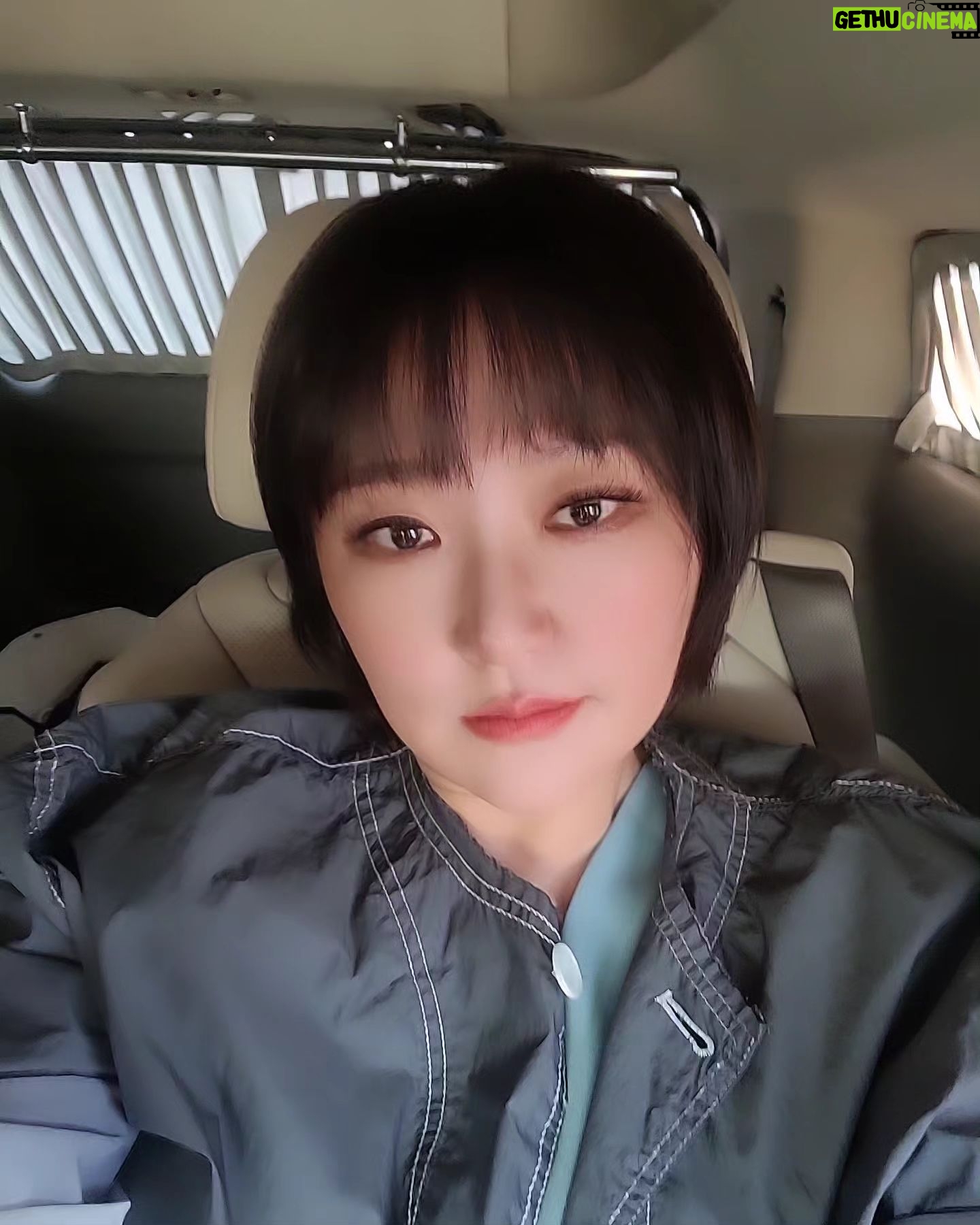 Kim Hyun-sook - 534 Likes - #간만에#풀메이크업#이제나이가드니#민낮과차이가ㅠ#날씨좋으다#여러분#행복한하루되소서