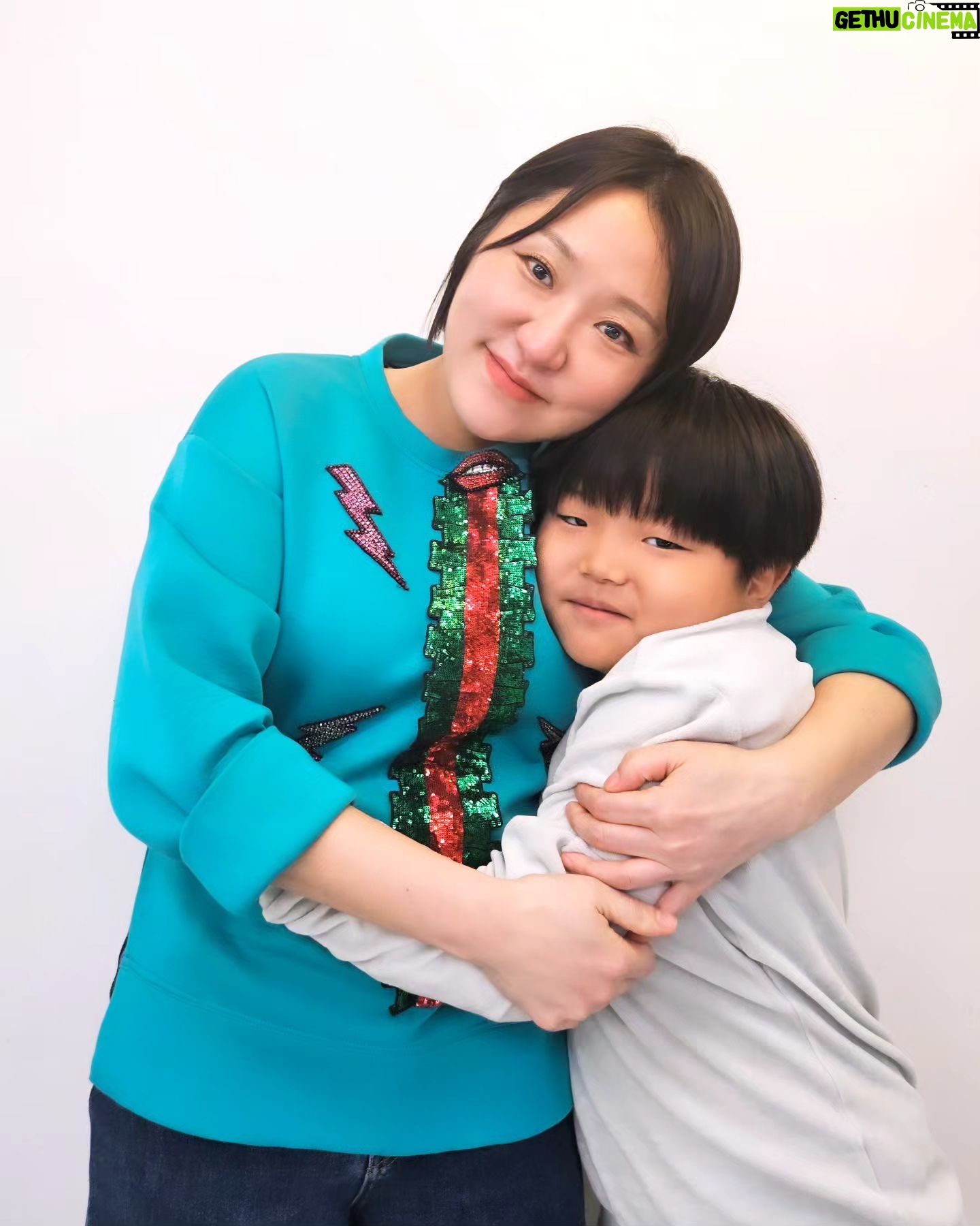Kim Hyun-sook - 1.2K Likes - #간만에#하민이와촬영#뭘까융?#기대해주셔융#영애씨팬들이너무너무보고싶어했던출연자도함께나오니#기대하셔두좋습니당