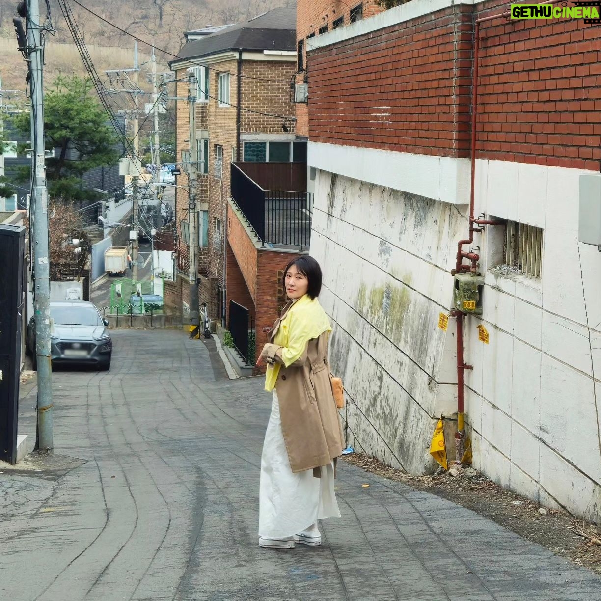 Kim Hyun-sook - 625 Likes - #봄#은기다림이다#어서오렴#내맘대로룩북#아트스튜디오앞#필동#운치있네
