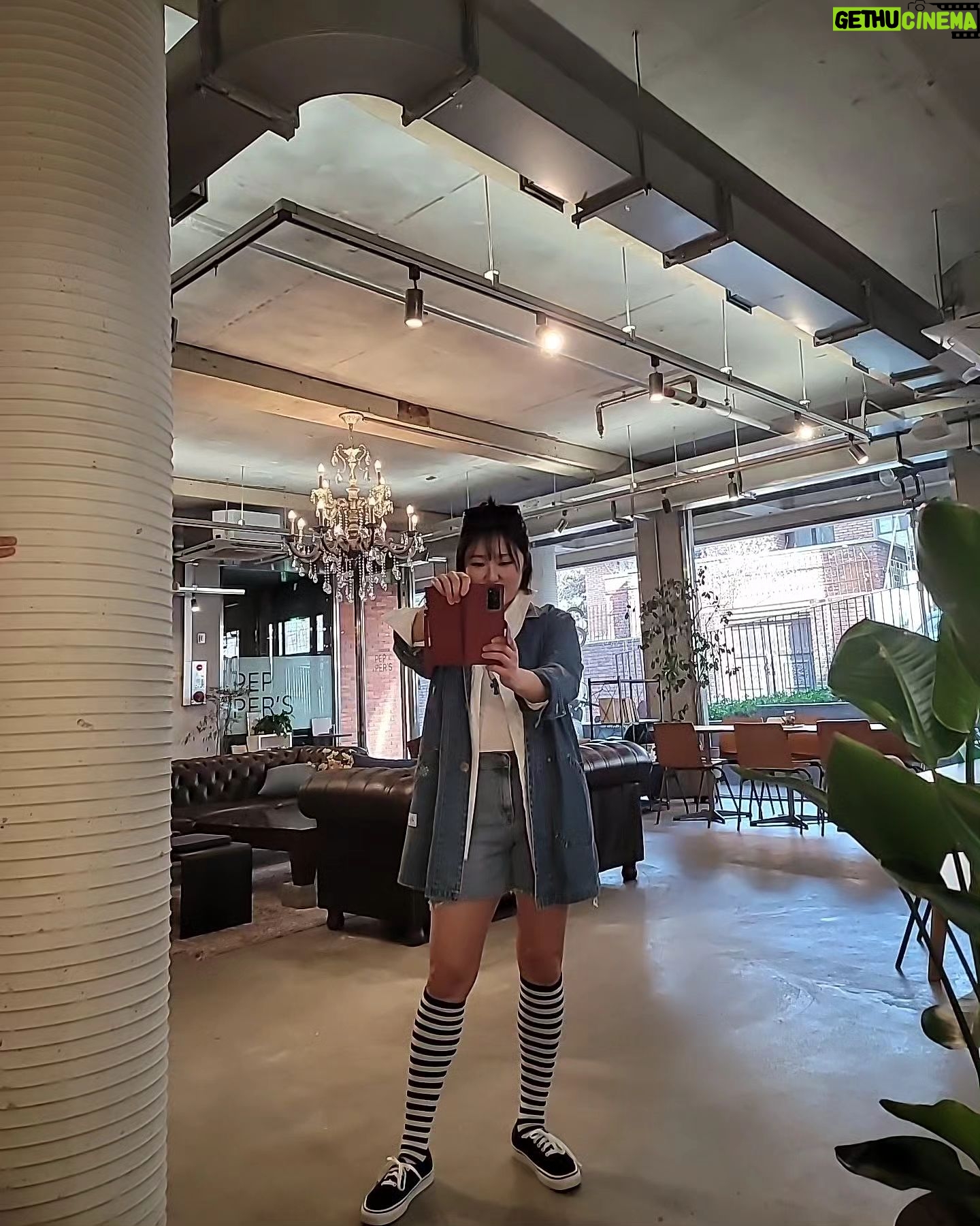 Kim Hyun-sook - 628 Likes - #어제#내맘대로룩북#전야제#조롱하는매니저#엘리베이터샷 해달라며#아트스튜디오#고즈넉한분위기#단체모임도가능