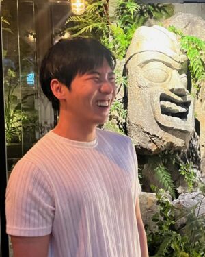Kim Hyung-suk Instagram - 성수에 새로 생긴 맛집 울루울루
해외에 온듯한 분위기에 음식들은 다 맛있고 칵테일은 고급지다....자주 가야지🍸
마지막은 울루울루 형석상
#성수맛집 #울루울루 #uluulu