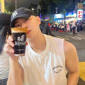 Kim Hyung-suk Instagram - PC가 합성같다. 머리는 설희쌤에게...