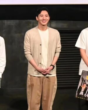 Kim Hyung-suk Instagram - #어게인1997 무대인사에 와주신 모든 관객분들 감사합니다. 
덕분에 따뜻하고 좋은 기운 받아갑니다👍 
 관객이 있기에 영화가 존재한다고 생각합니다. 힘든 시기에 꿈같이 찾아온 소중한 영화 '어게인1997' 많이 사랑해주세요❤️