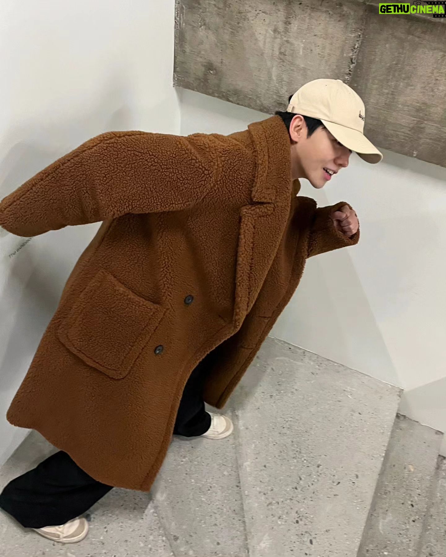 Kim Hyung-suk - 3 Likes - MERRY CHRISTMAS🐻
