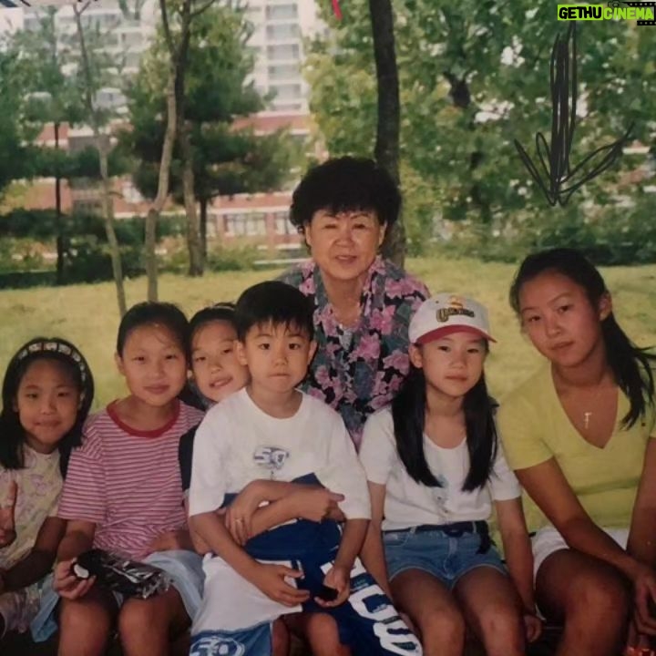 Kim Hyung-suk - 3 Likes - 우리 할머니~~
할머니의 장군 형석이, 이제 하늘에서 편히 지켜봐주세요!
할머니가 바라셨던 그런 좋은 배우 될게요! 나중에 봬요!! 사랑합니다🫶