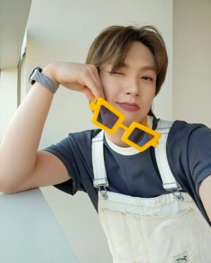 Kim Jae-hyun Instagram - iiok😀
.
.
.
#엔플라잉 #NFlying #김재현 #with #wonderwall #iiok #이번에 #예쁘게 #나온것같아서 #뿌듯하다 #히히