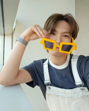 Kim Jae-hyun Instagram - iiok😀
.
.
.
#엔플라잉 #NFlying #김재현 #with #wonderwall #iiok #이번에 #예쁘게 #나온것같아서 #뿌듯하다 #히히