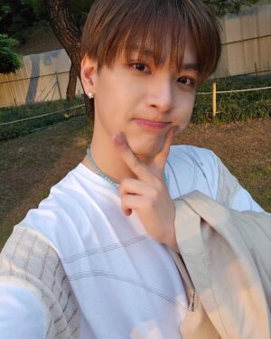 Kim Jae-hyun Instagram - 뷰민라💐
.
.
.
#엔플라잉 #NFlying #뷰민라 #아주 #핫하군 #아주아주 #재밌었다 #또 #하고싶다 #오늘의 #일기 #끝