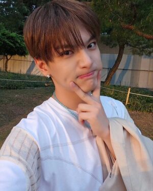 Kim Jae-hyun Instagram - 뷰민라💐
.
.
.
#엔플라잉 #NFlying #뷰민라 #아주 #핫하군 #아주아주 #재밌었다 #또 #하고싶다 #오늘의 #일기 #끝