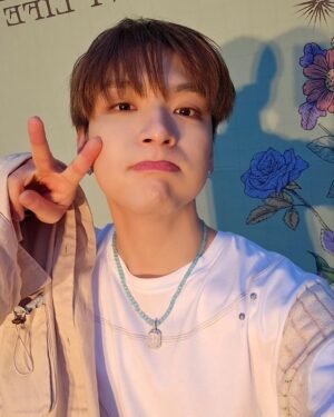 Kim Jae-hyun Instagram - 뷰민라💐
.
.
.
#엔플라잉 #NFlying #뷰민라 #아주 #핫하군 #아주아주 #재밌었다 #또 #하고싶다 #오늘의 #일기 #끝