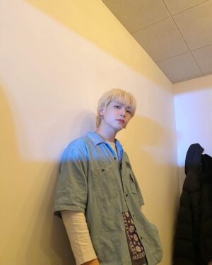 Kim Jae-hyun Instagram - 사복🕺🏻
.
.
.
#엔플라잉 #NFlying #김재현 #사복 #패션 #청청 #깔맞춤 #나의 #뉴어라이벌 #아이템 #UGG #MY #BABY