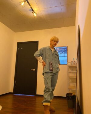 Kim Jae-hyun Instagram - 사복🕺🏻
.
.
.
#엔플라잉 #NFlying #김재현 #사복 #패션 #청청 #깔맞춤 #나의 #뉴어라이벌 #아이템 #UGG #MY #BABY