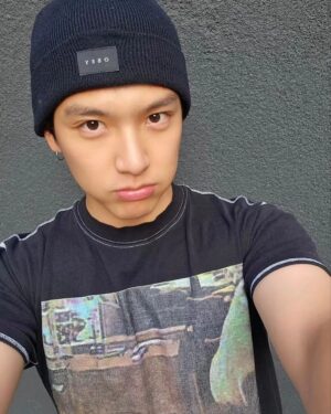 Kim Jae-hyun Instagram - 해피메리즐추🌕
.
.
.
#엔플라잉 #NFlying #김재현 #해피 #메리 #추석 #즐거운 #추석연휴 #보내시고계신가요 #저는 #너무 #즐거워요