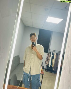 Kim Jae-yong Instagram - 😙😊