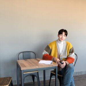 Kim Jae-young Instagram - 겨울 바다...🤗
메리크리스마스🎄