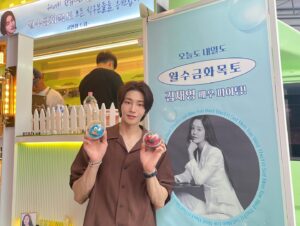 Kim Jae-young Instagram - .
현정 누나 커피차 감사합니다!!!😍
고마워 희주!!!!🤗
#월수금화목토 화이팅!!!!^^