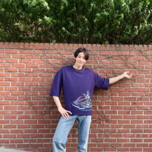 Kim Jae-young Instagram - 머리 자르고🤗
지이크X성낙진 티셔츠!!
#지이크