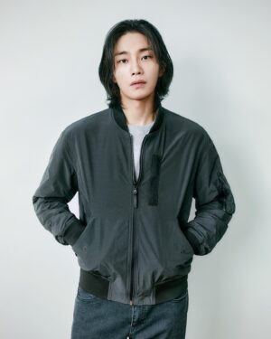 Kim Jae-young Instagram - 🤗
@sieg.official 
#SIEG #지이크 #ROMAN
