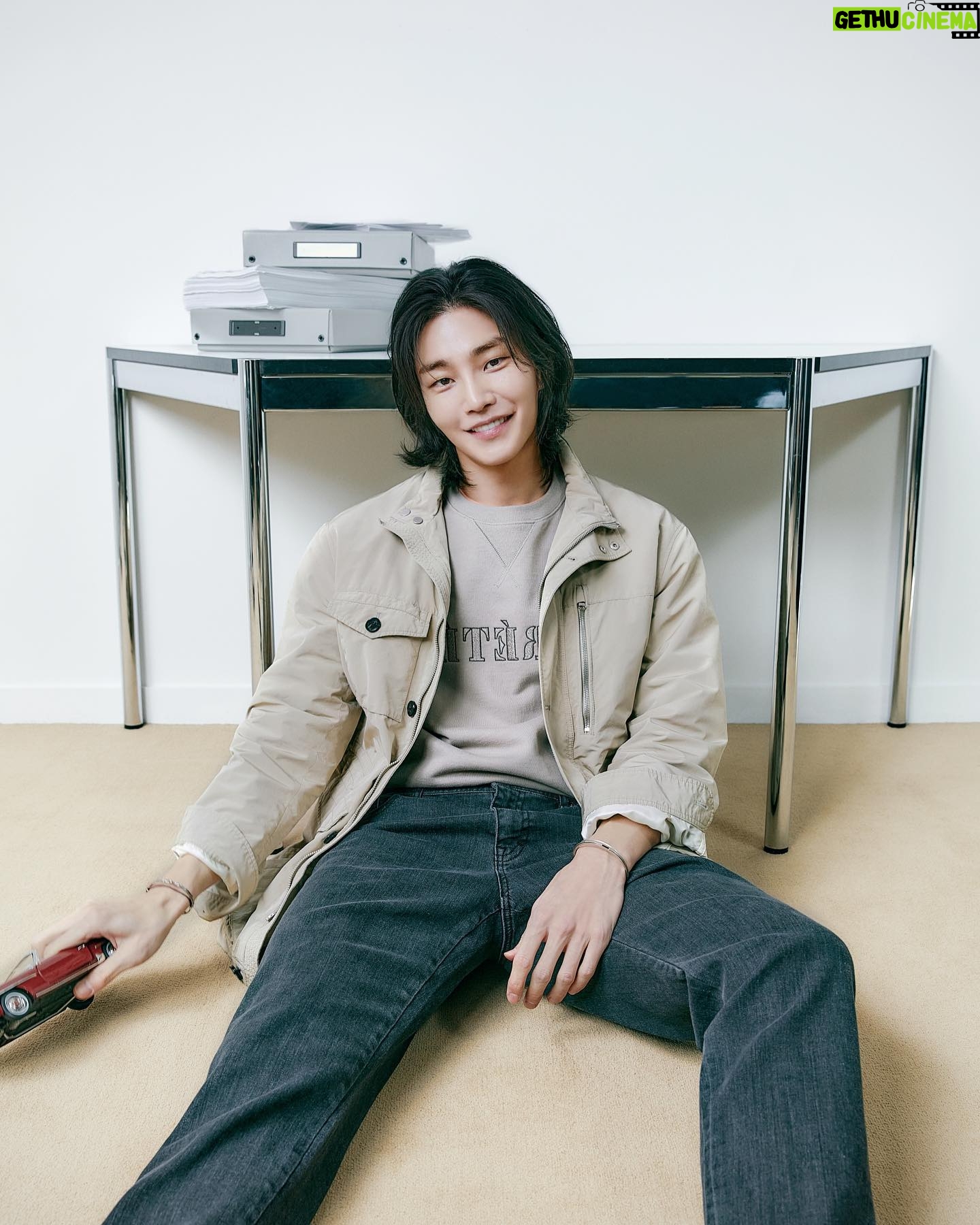 Kim Jae-young - 96.8K Likes - 🤗
@sieg.official
#SIEG #지이크 #ROMAN