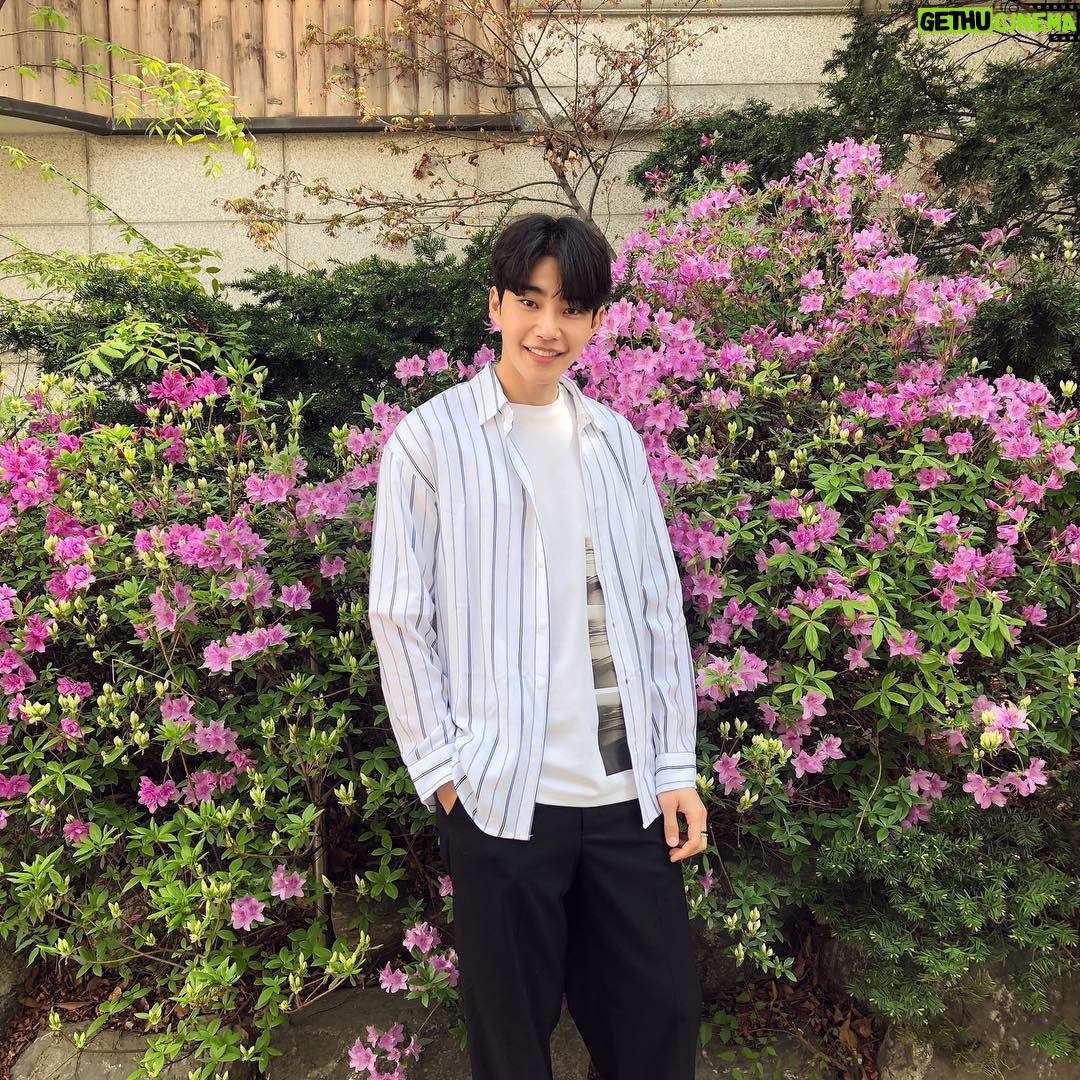 Kim Jae-young - 85.8K Likes - 즐거운 주말 잘 보내요!!.
꿀~!!👍.
#andew#앤듀
