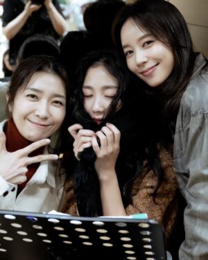 Kim Ji-hyun Instagram - 사랑하는 지지들♡