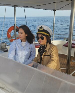 Kim Ji-min Instagram - 엄마 칠순 기념 첫가족여행!30분만에 10마리잡은거!!원래 이런건가?
제주도에서 우리만의 요트탑승 주상절리도보고 낚시도하고
회도떠주시고 와인에 간식까지 넘 호화를 누려서 행복하다💕
#퍼시픽리솜#제주도#요트#항해진미 코스예술이에요!