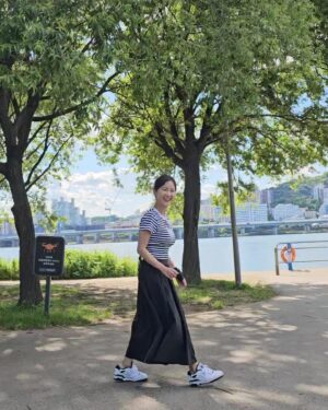 Kim Ji-min Instagram - 이렇게하면 걸어가는것처럼 캡쳐할수 있다던데...