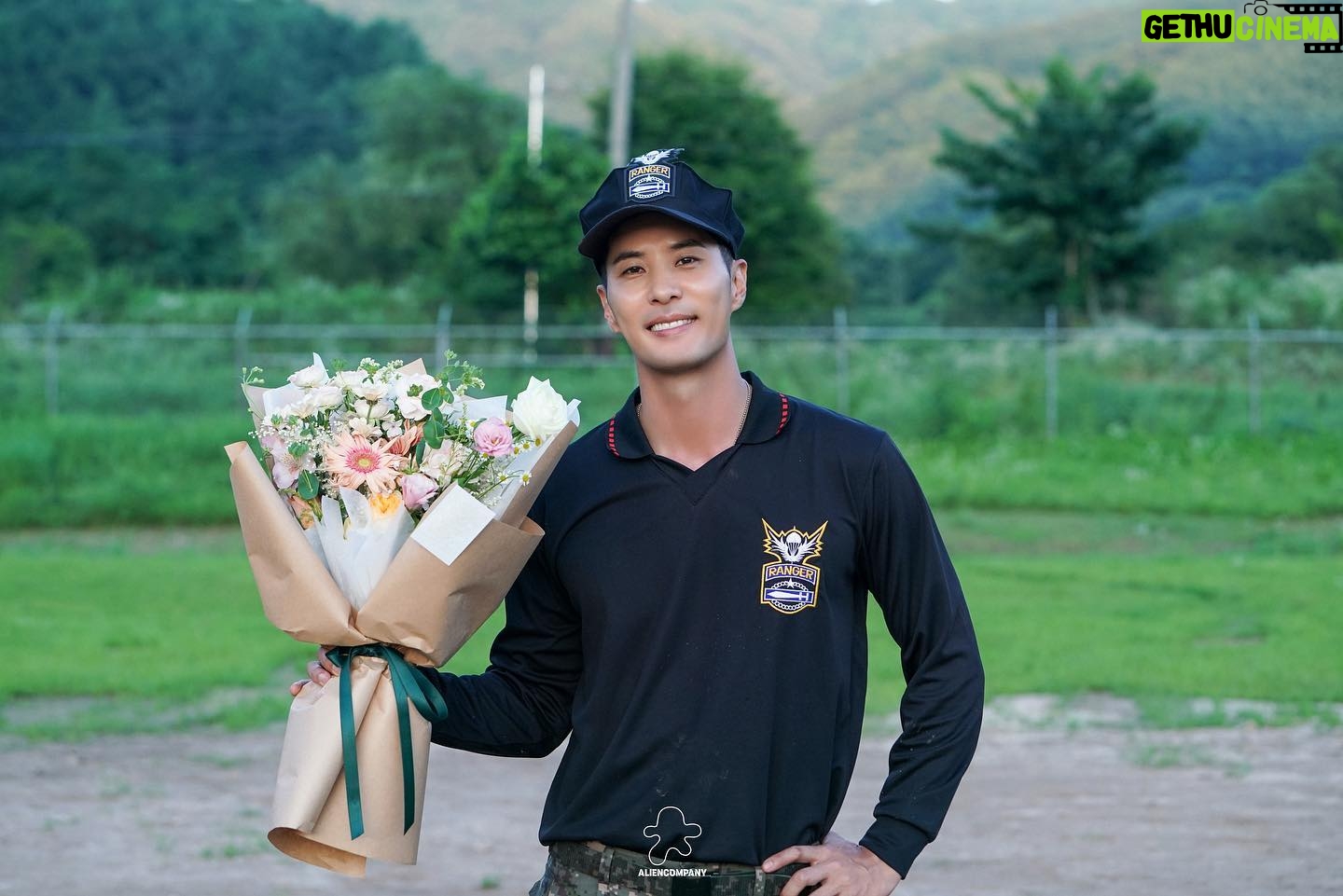 Kim Ji-seok - 17.4K Likes - 신병2를 사랑해주셔서 감사합니다🖤
정성스럽게 서포트 해주신 팬여러분들도 잊지 않겠습니다!🙇🏻♂️
마지막으로 너희들은 정말 최고였다👍🏻우리 2중대!!🔥