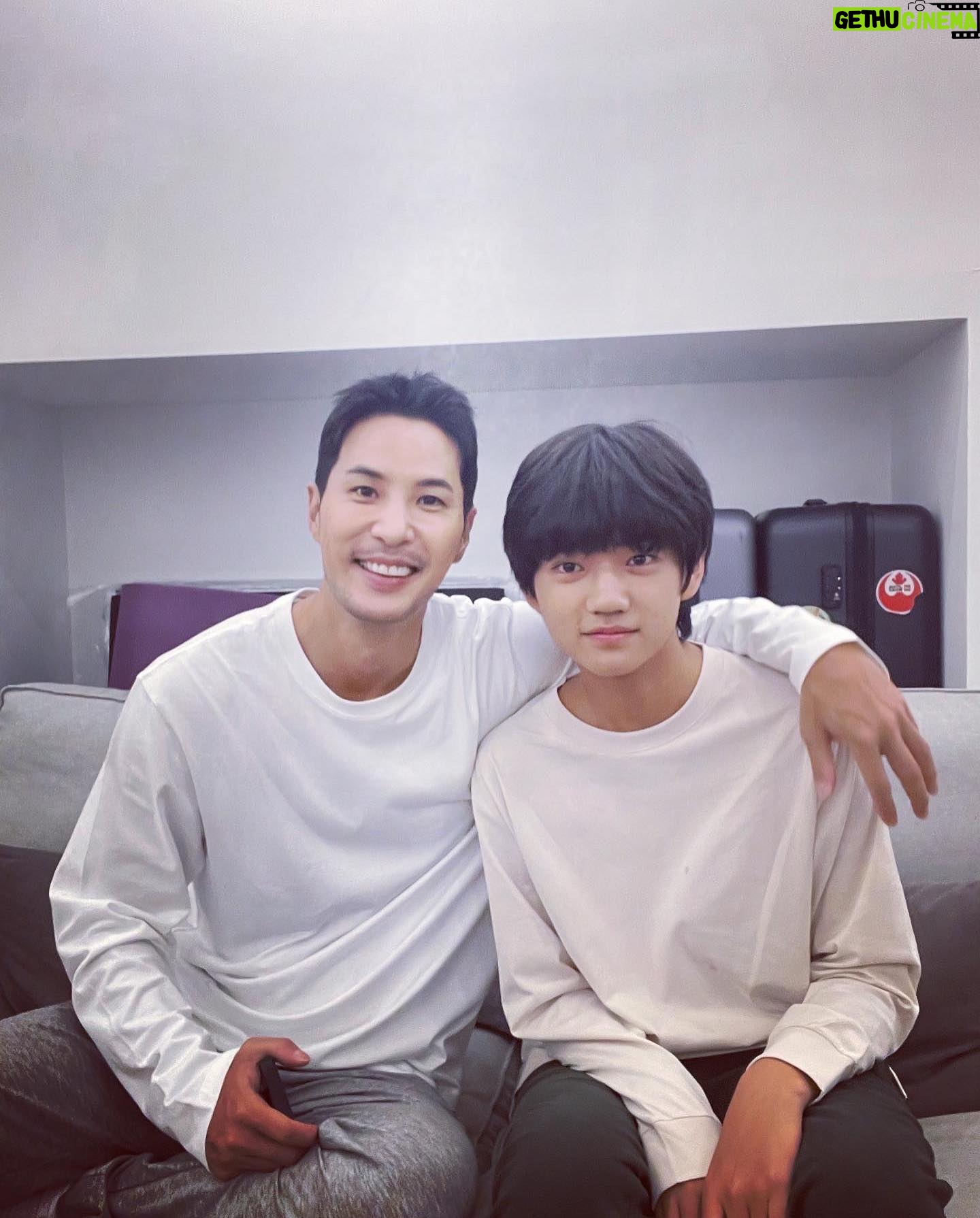 Kim Ji-seok - 29.9K Likes - 우리는 표정 父子 👨👦❣️