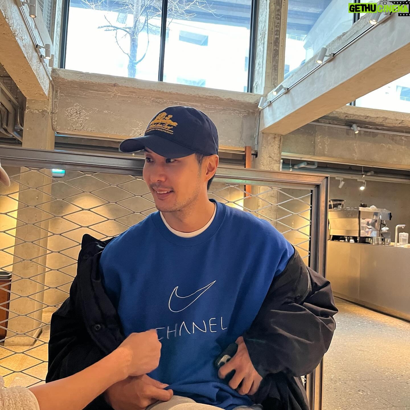 Kim Ji-seok - 17K Likes - .
아니라고. 콜라보 안했다고.
그냥 나이스 채널이라고🤦🏻♂️