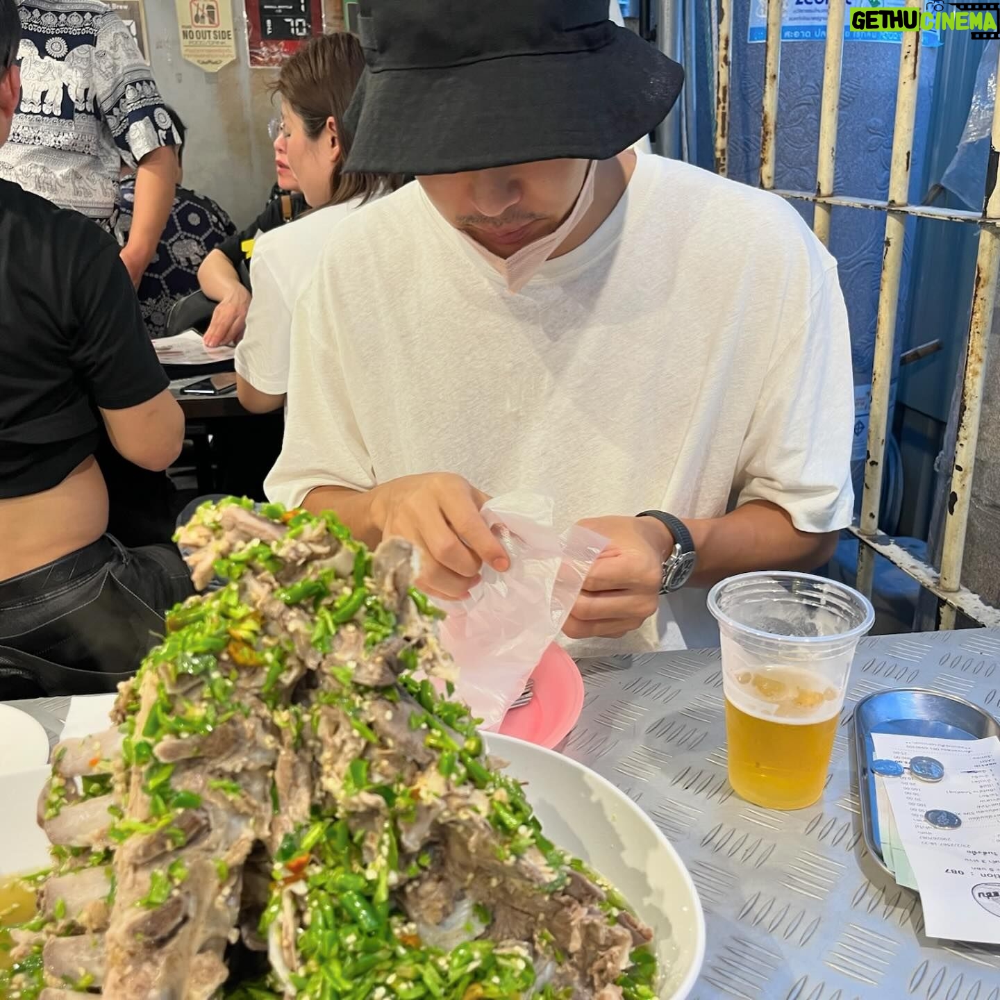 Kim Ji-seok - 19.2K Likes - Eat Pray Love 🖤