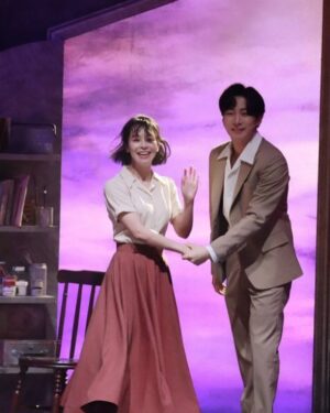 Kim Ju-yeon Instagram - 라흐헤스트 무사히 모두 공연을 올렸답니다❤️
정말 늘 무대위에서, 위로 받는 이 작품을 다시 만나게 되어 너무너무너무 행복하답니다.
많이 보러와주세요🥹
마지막까지 다치지않고, 고민하고, 동림이를 향안이를 상을 환기를 사랑할게요.
#혹시오늘도올까 #라흐헤스트