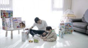 Kim Jun-ho Instagram - .
안녕하세요!
은우 정우 아빠 김준호입니다 :)

이번에 준비한 콘텐츠는 은우와 아빠의 즐거운 놀이 시간!! 

레고® 듀플로® 를 듀플로를 활용해 즐거운 놀이 시간을 보내봤습니다!
레고 가지고 은우 거, 아빠 거 싸우다가 말도 더 트인 것 같고 은우가 정말 좋아하고요👍

저희가 얼마나 재미있게 노는지 영상을 통해 봐주세요!!🤗

#레고 #레고듀플로 #레고코리아 #아빠표놀이 #듀플로놀이법
#김준호 #준호 #펜싱선수 #은우 #김은우 #유료광고
#준호말고준호

#Lego #LegoDuplo #LegoKorea #Dadstickettoplay #HowtoplayDuplo #JunhoKim #Junho #Fencer #Eunwoo #EunwooKim