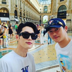 Kim Jun-ho Instagram - .
파주아울렛 아니고 
밀라노 대성당🇮🇹