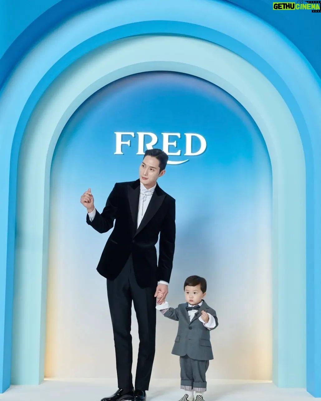 Kim Jun-ho - 80.2K Likes - .
은우와 함께한 프레드주얼리
초대해주셔서 감사합니다!@fredjewelry
.
.
.
#광고 #김준호 #펜싱김준호 #FREDParis #FREDJewelry #FREDExhibition #FREDHeritage