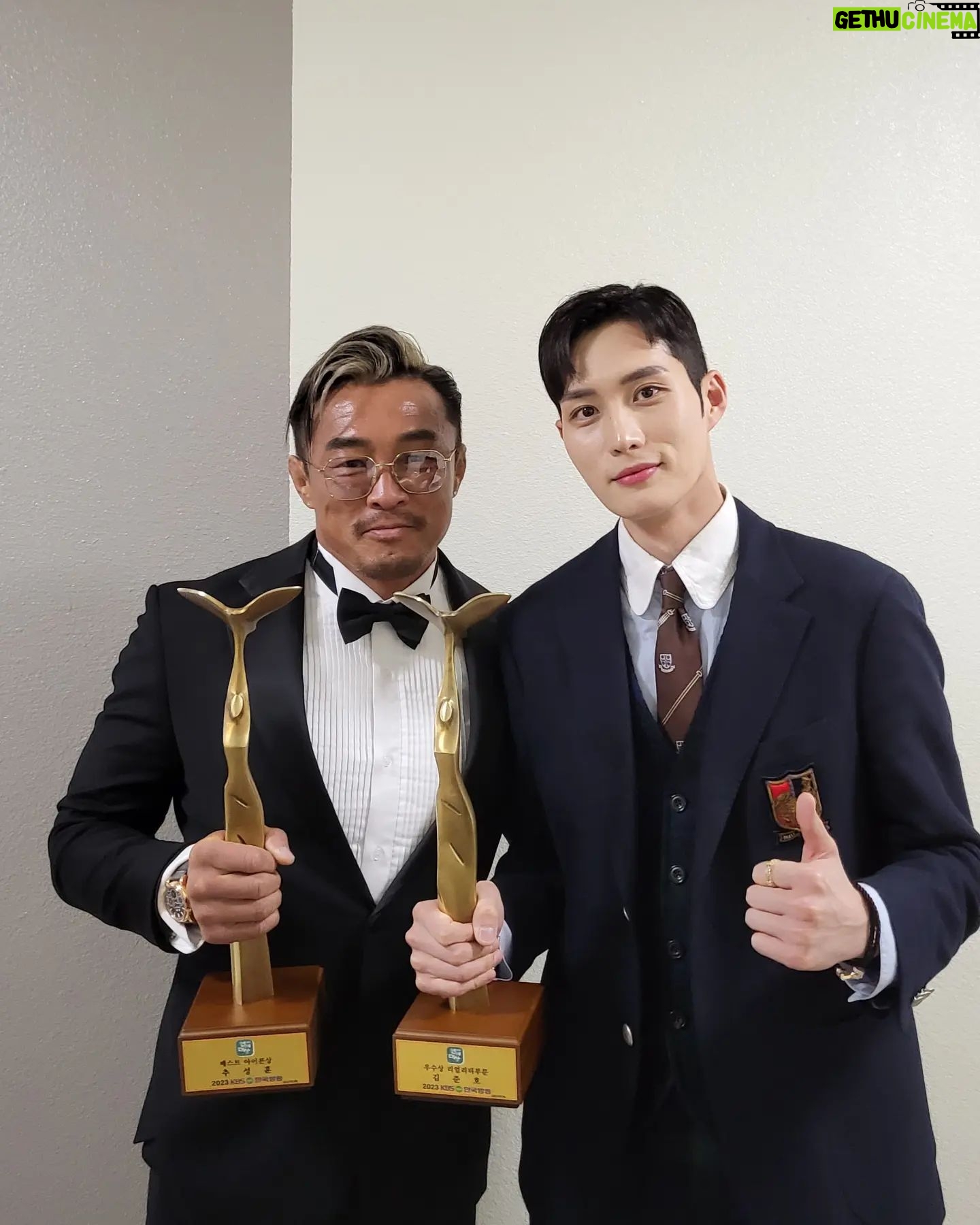 Kim Jun-ho - 29K Likes - .
2023 KBS 연예대상
리얼리티부문 우수상🏆