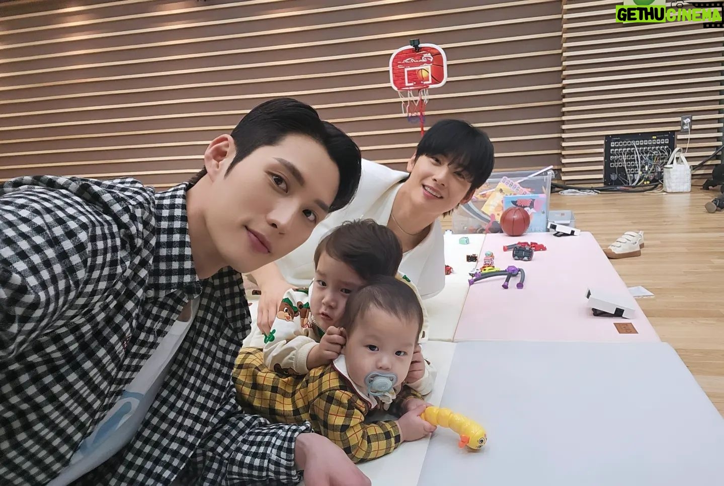 Kim Jun-ho - 233.5K Likes - .
(차)은우&(김)은우🤗
소원성취🙏
.
#차은우
#김은우
#김정우