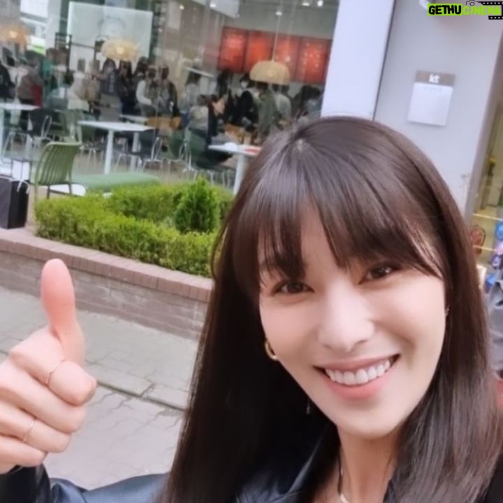 Kim Jung-hwa - 4.1K Likes - 오늘 부천점 난리가 났습니다💜💜
많은 분들이 오픈 전부터 기다려주시고
기부도 해주시고~~
함께해 주셔서 진심으로 감사했어요♡♡
저는 계속 부천점에 있습니다~~
어서 오셔서
커피 드시고 좋은 일도 함께해 주세요.🙆♀️🙆♀️
#알리스타커피
#알리togo스타
#부천시청역점
#오픈이벤트
#어서오세요