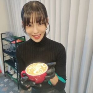 Kim Jung-hwa Instagram - 정말 너무나 오랜만에 만들어본~~ㅎㅎ
 내가 먹을려고 만든 나의 라떼아트☕️
손이 굳었다ㅠㅠ
감을 잃었다ㅠㅠ
분발하쟈~💪💪💪
#알리스타커피
#라떼아트
#오랜만