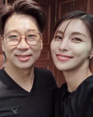 Kim Jung-hwa Instagram - 어제 오늘 정말 많은 분들의 축하를 받았습니다^^
진심으로 감사해서..
이런 과분한 사랑도 받고..
태어나길 참 잘했구나..
싶네요^^
(엄마 아빠 고마워요😭)
함께해주신 모든 분들
감사하고~ 사랑합니다🙆‍♀️
#햅삐#HBD#감사합니다#열심히살께요#🙏