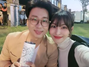 Kim Jung-hwa Instagram - 오늘의 우리~~👨‍👩‍👦
고양이 유화^^
별아 미안~~ 담엔 같이오쟈💜
쌀쌀해져서ㅠㅠ
알리스타 텀블러에 따뜻한커피
담아 야외에서 햄볶기😁