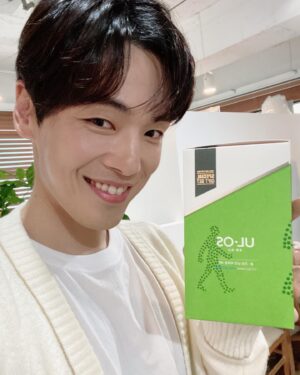 Kim Jung-hyun Instagram - #우르오스 통큰 선물로 철인왕후팀도 남자샤워를 배웠습니다 땡큐 . 슥삭샥한 하루되세요!
#여자스텝분들도배운건안비밀 #다돌리는통큰우르오스