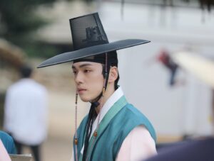 Kim Jung-hyun Instagram - 밥만 먹고 들어올거지? 
커피만 마시고 들어올거지? 
아홉시엔 들어올거지?
#철인왕후 #토일밤아홉시 #오늘은일요일 #마무리는같이하자 #집착 #삼거지