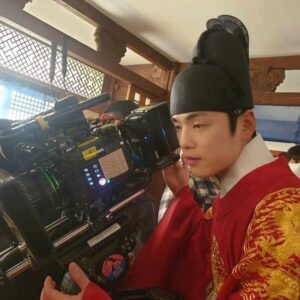 Kim Jung-hyun Instagram - 고속승진 
#철인왕후 #새해에도 #토일밤아홉시