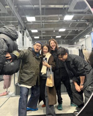 Kim Ki-bang Instagram - .
‘무신사 홍대!!’
약 7700개 브랜드가 있는 무신사!!
그중에 홍대분위기에 맞춰서 150개브랜드를 선정해서 홍대에 오프라인 매장을 만들었어요!!
지하1층부터 3층까지 정말 준비 많이 했더라고요~
멋쟁이들!!놀러가야죠😎
.
#무신사홍대