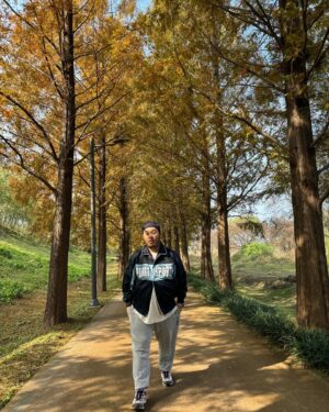 Kim Ki-bang Instagram - .
너에게로 가는 중~
.
#호들갑 #까부는중
#메타세콰이어길 #데이트