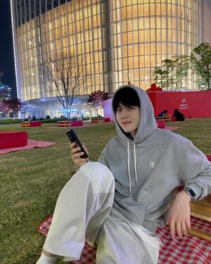Kim Ki-hae Instagram - 따뜻해져라🌸